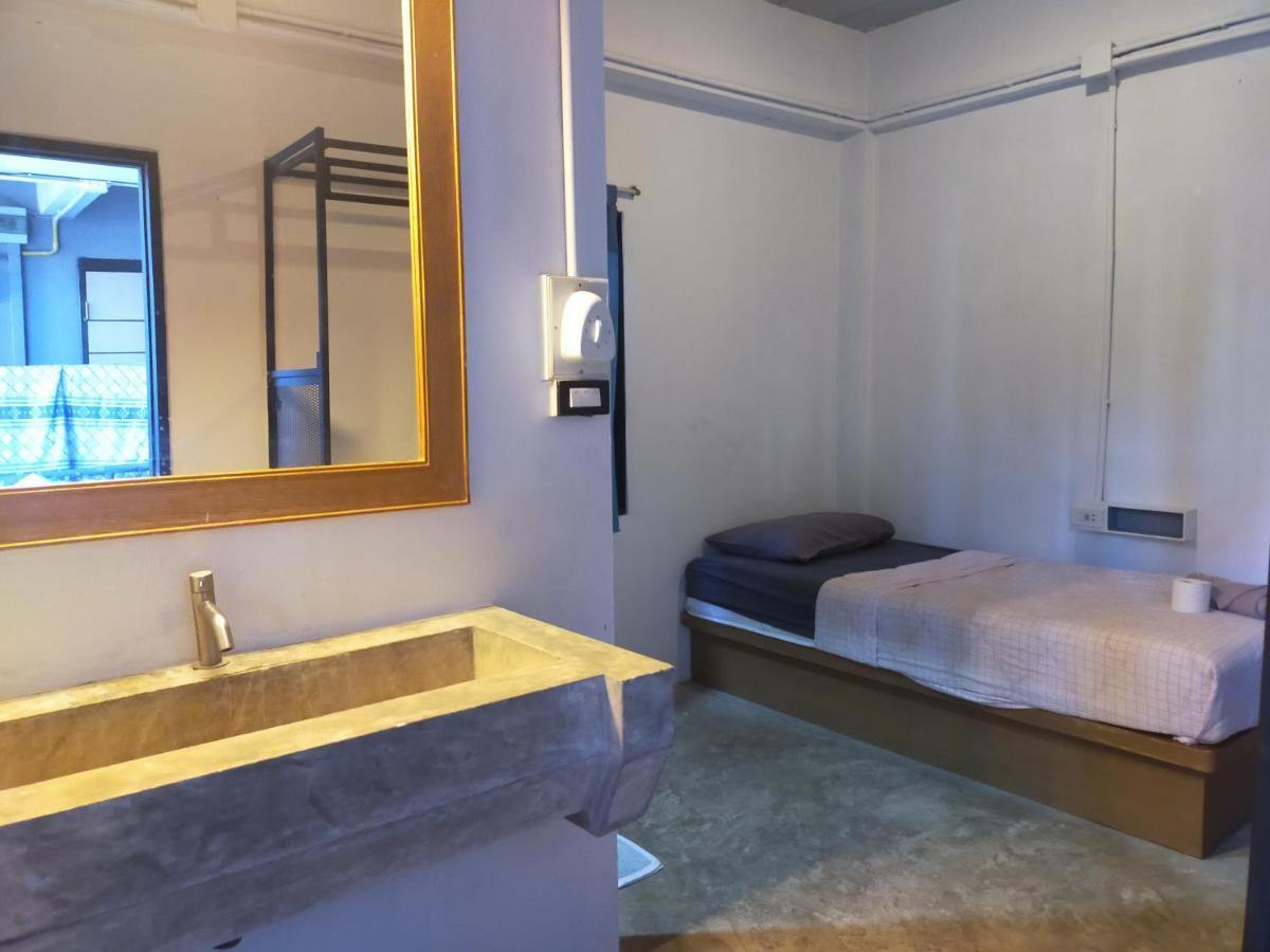 9 Hostel Чиангмай Екстериор снимка